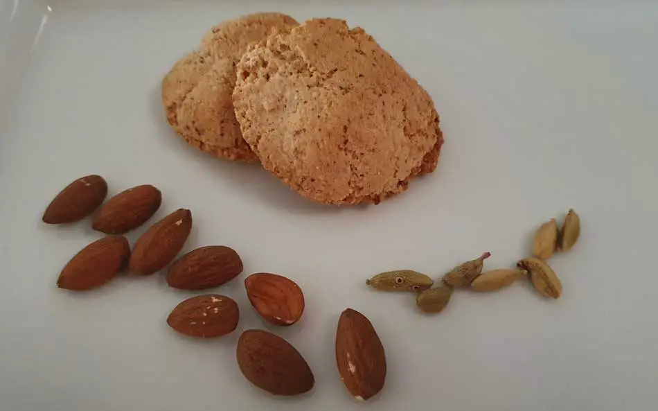 Ghorabieh – Persian Almond Cookies