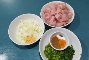 Khoresht Morgh-e Esfanaj - Chicken Stew with Spinach